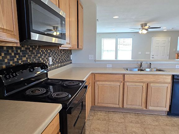 3rd image of 832 Sunrise Dr