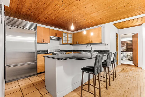 Rented by Compass | media 9