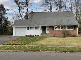 37 Harvest Rd, Levittown, PA 19056