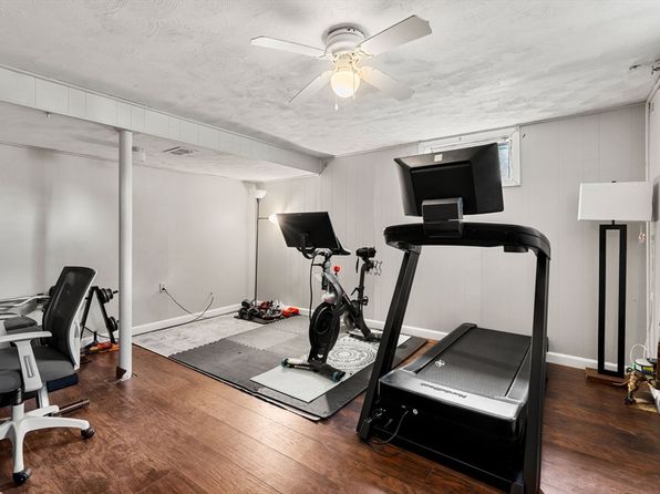 14 Walnut Rd, Chelmsford, MA 01824