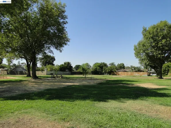 130 McGregor St, Merced, CA 95341