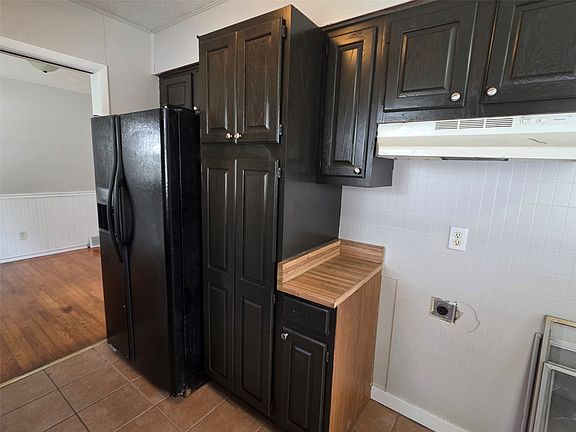 5th image of 3925 64th St