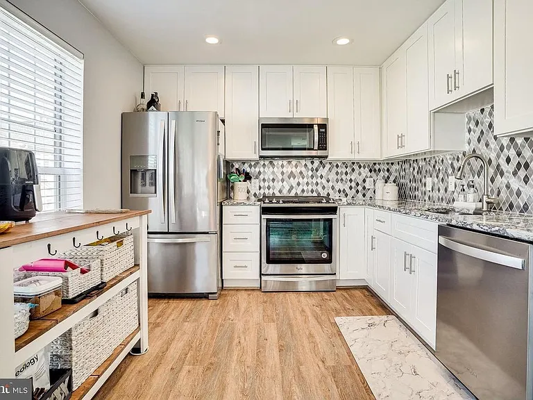 8248 Catbird Cir #302 — Photo 6