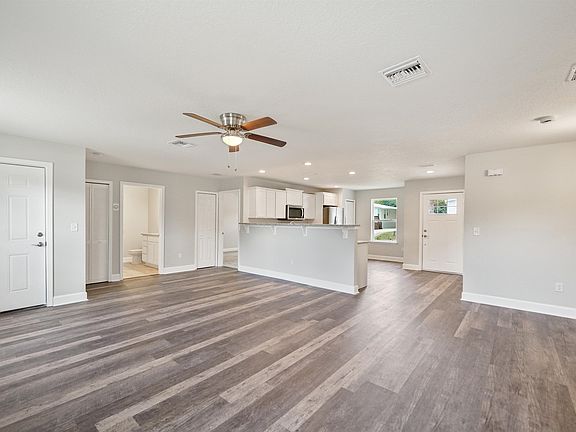 3rd image of 132 Lake Margo Dr