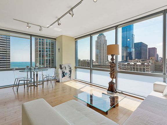 5th image of 8 E Randolph St Unit 2304