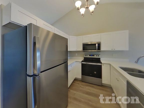 5th image of 16013 Woodpine Dr