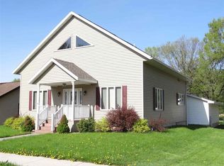 923 N Beaumont Rd, Prairie Du Chien, WI 53821