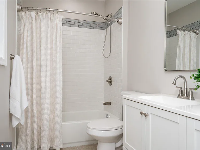 1400 Lower View Ct — Photo 16