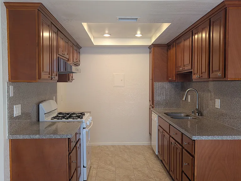 Sierra Vista Way — Photo 5