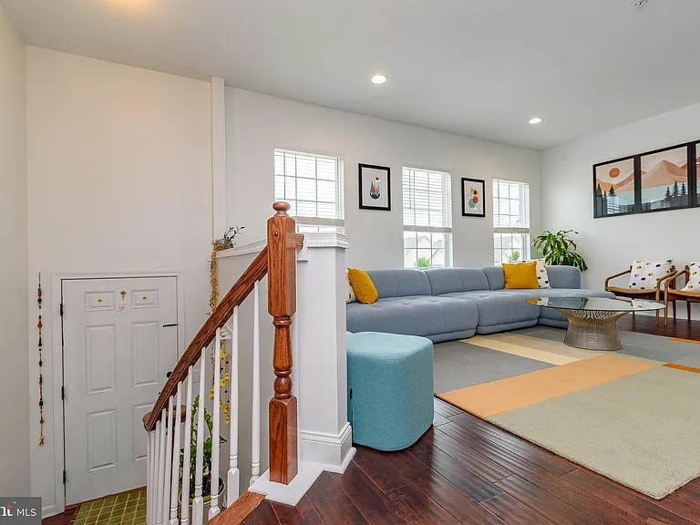 303 Ellison Dr — Photo 8