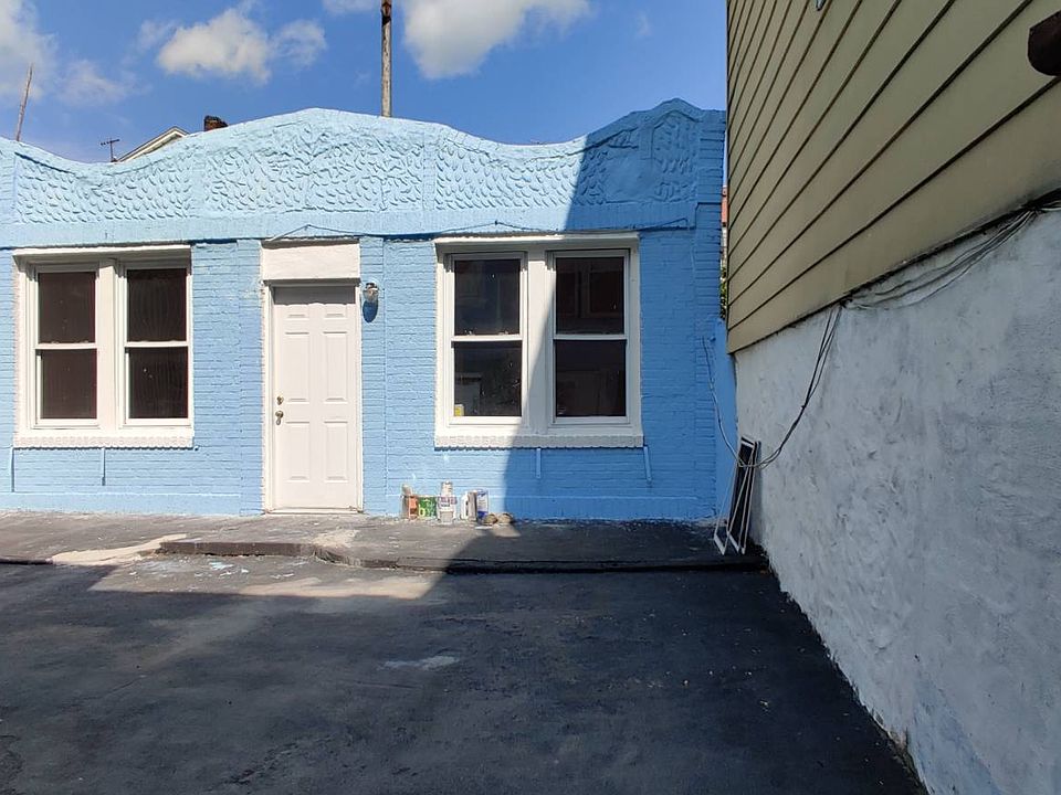1st image of 819 E 226th St