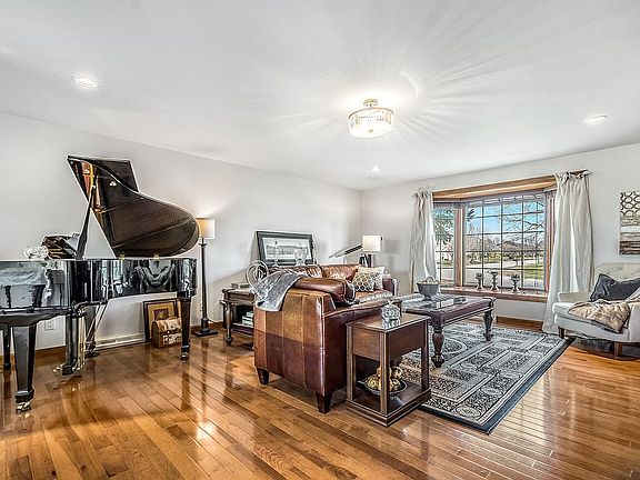 4th image of 204 Vista Dr