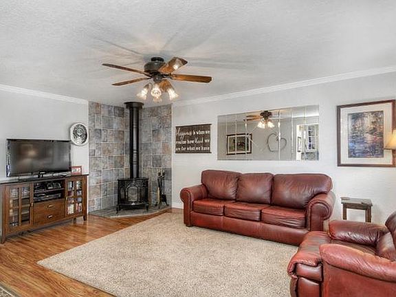 3rd image of 2340 Brown Ave