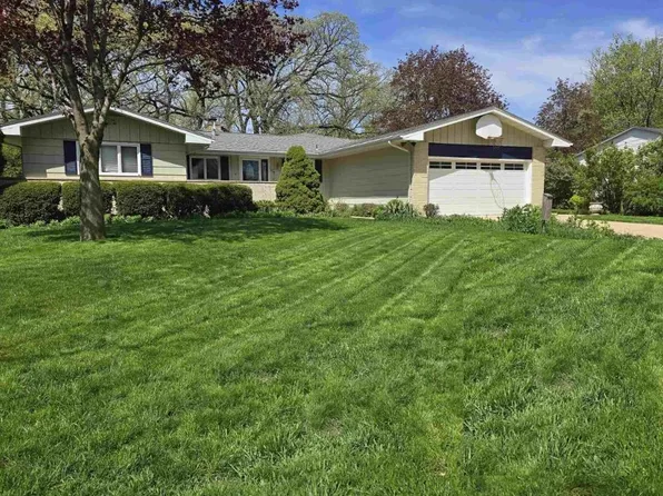 105 Hillside Dr, Charles City, IA 50616