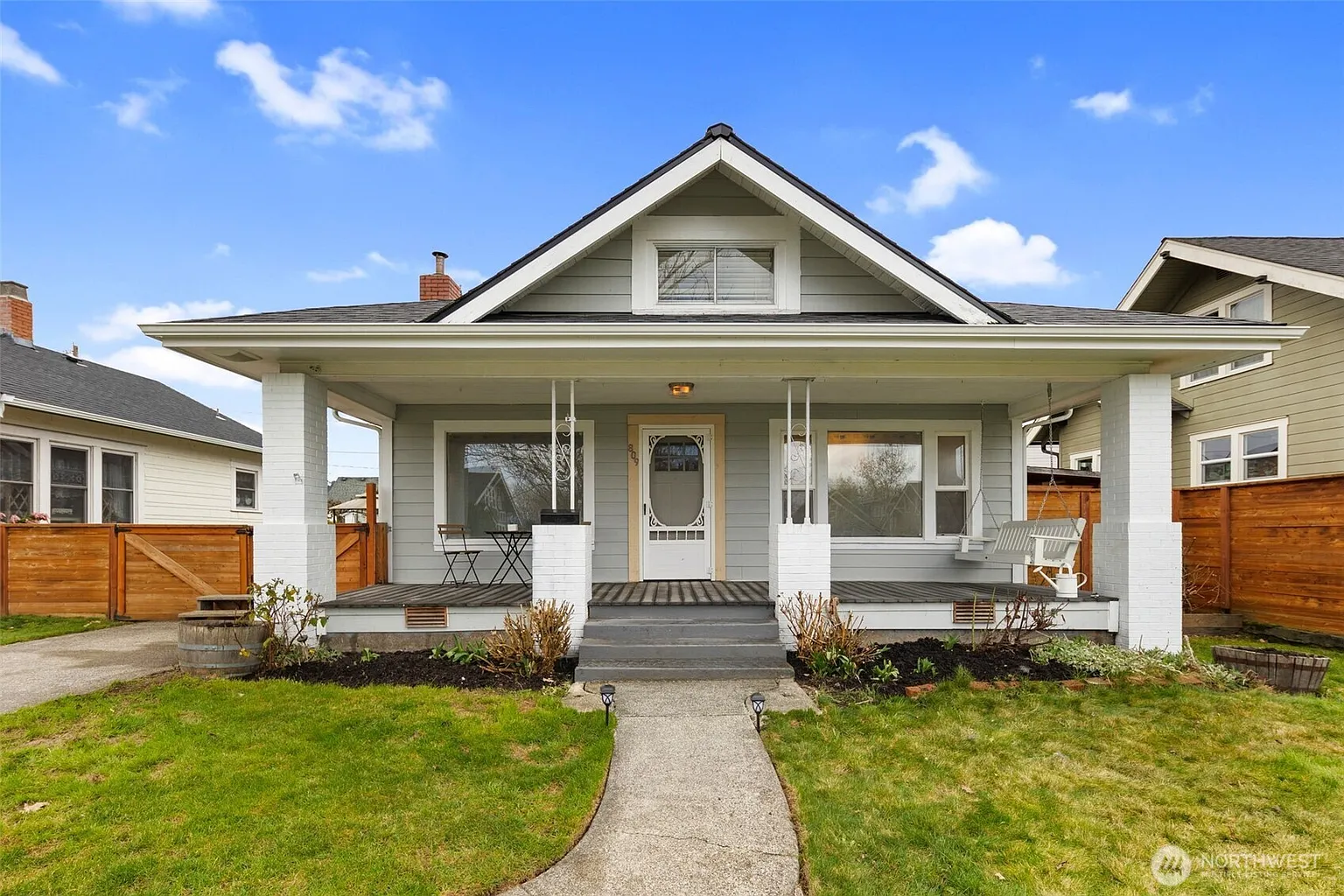 809 Sumner Ave photo 1