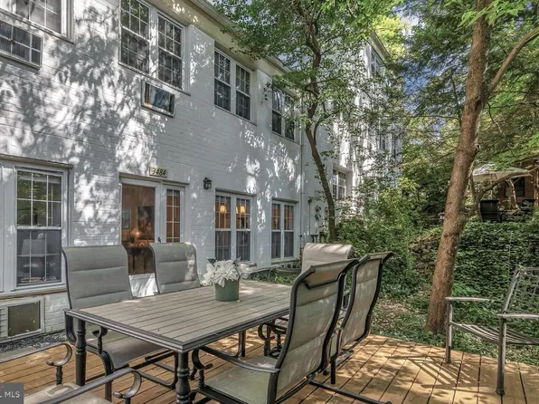 3484 Martha Custis Dr, Alexandria, VA 22302
