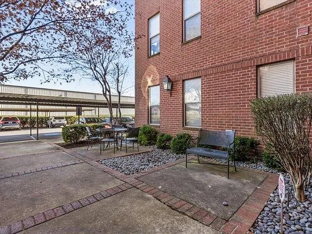 580 S Main St #204 — Photo 16