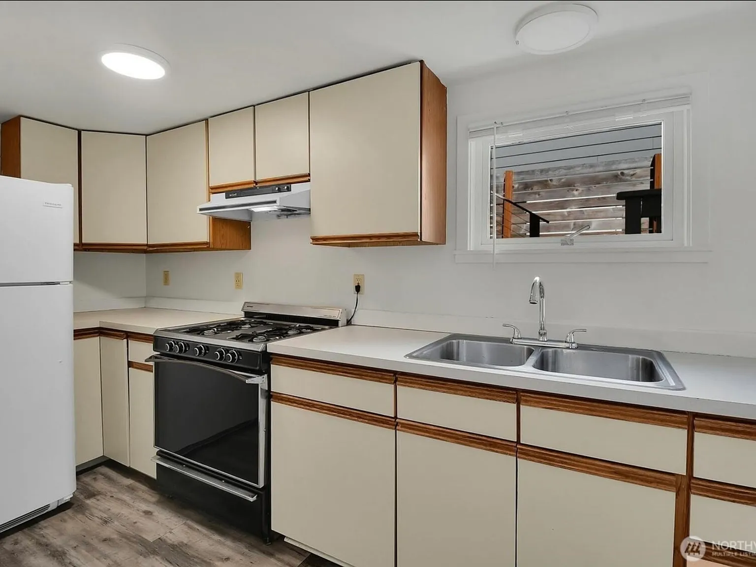 Studio, 700 sqft, $1,800 — Photo 3