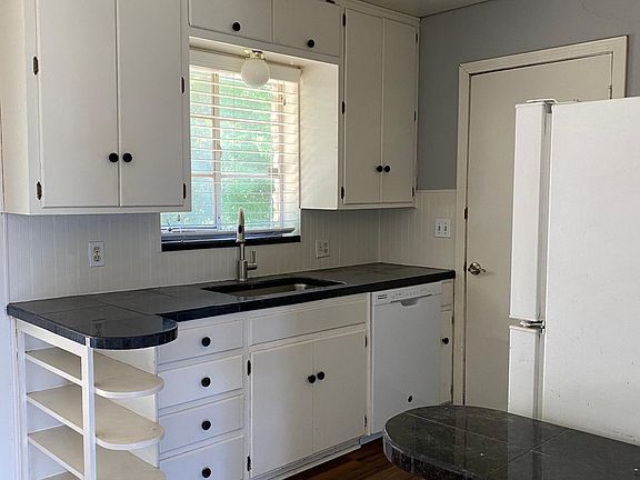 4th image of 1920 Brighton Ave