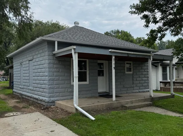 719 Arrow Ave NE, Watertown, SD 57201