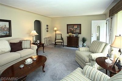 4th image of 221 N Uldriks Dr