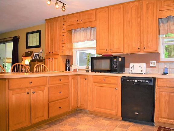 5th image of 1890 Lowell Cir