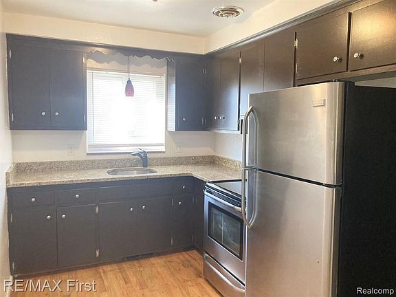 4th image of 1725 Gardenia Ave #1