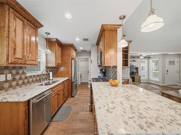 15714 Wandering Trl, Friendswood, TX 77546