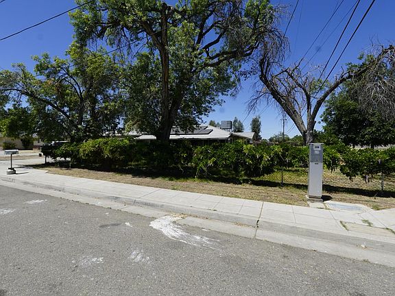 4th image of 735 N Winery Ave