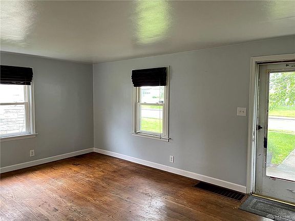 3rd image of 1241 Southlyn Dr