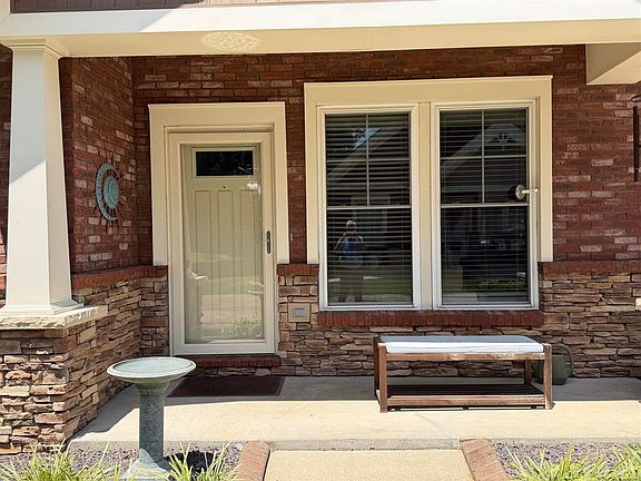 3rd image of 4490C Springhill Dr