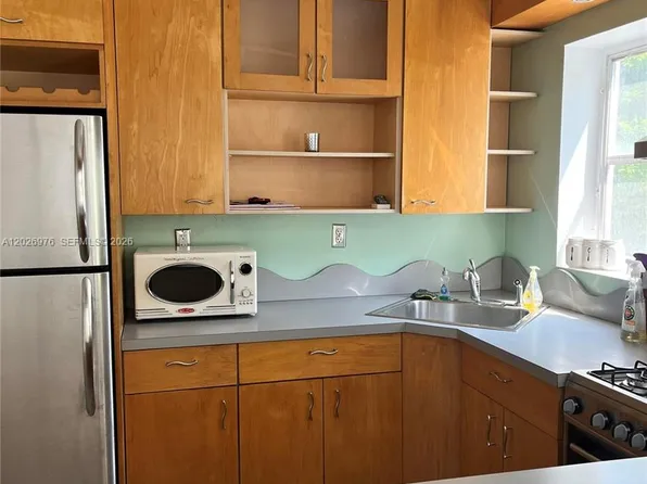 240 Collins Ave APT 2B, Miami Beach, FL 33139