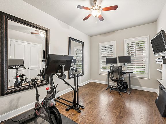 4th image of 2141 Norlock Ln