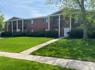 1372 Sunnyridge Rd APT 106, Pewaukee, WI 53072
