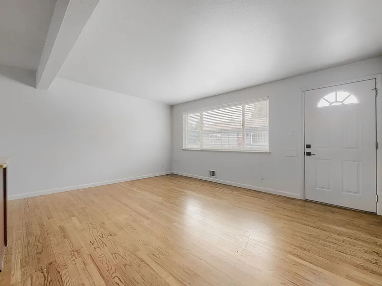 221 S Holly St — Photo 1