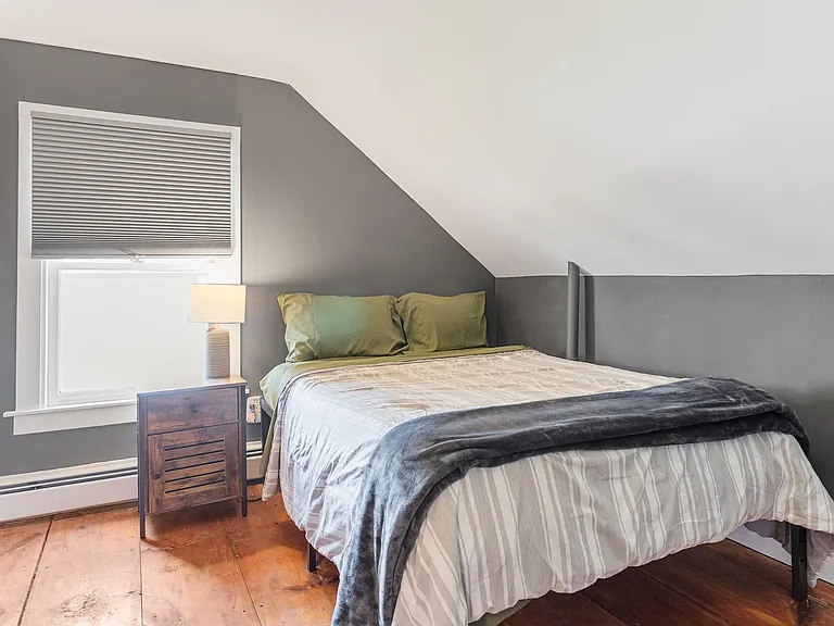 33 Exeter Rd — Photo 31