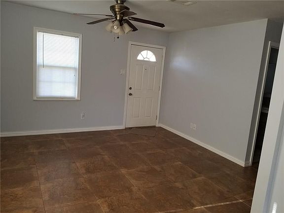 4th image of 806 Bell Dr