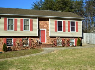 5120 Clover Trail Ct, Walkertown, NC 27051