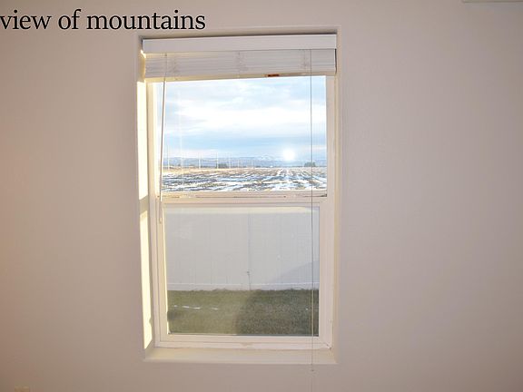 beautiful views of mountains & yard
