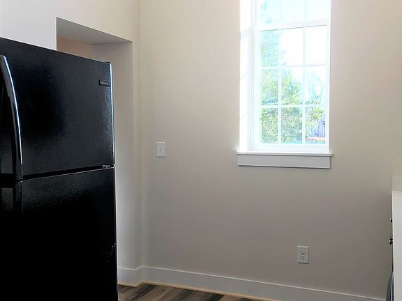 5th image of 303 Franklin St APT 305