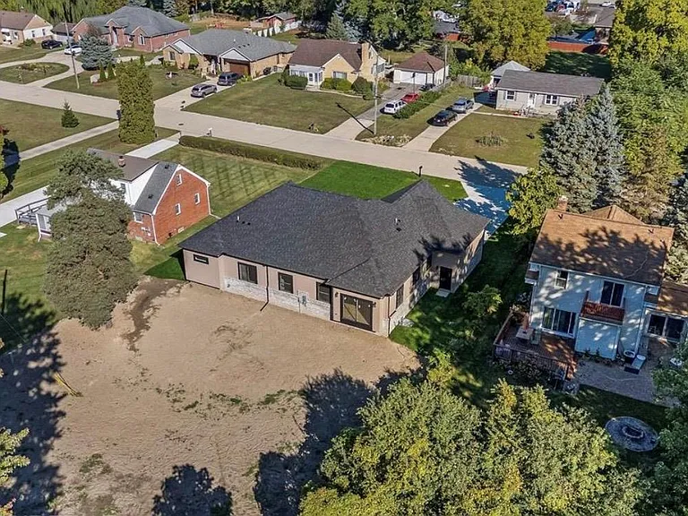 5636 Paris Dr — Photo 33