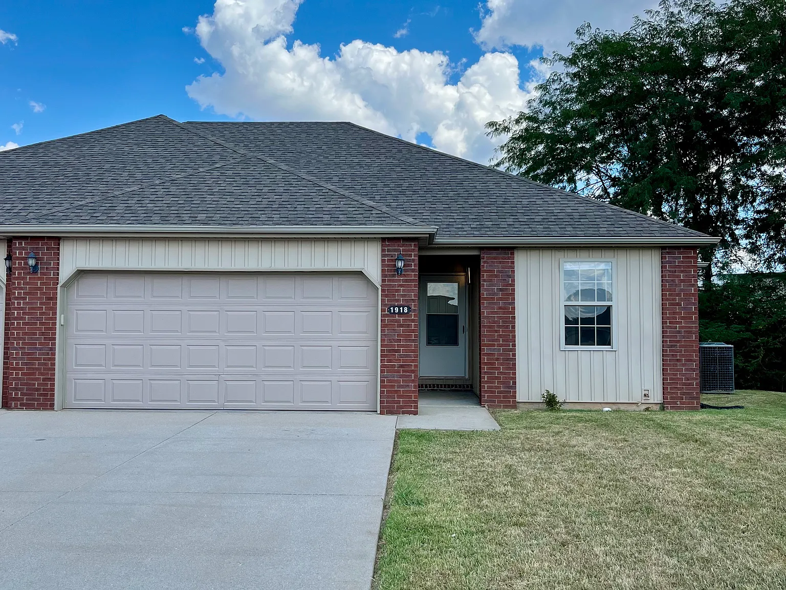 1918 S Bryson Cir — Photo 1