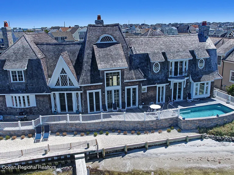 459 Normandy Dr — Photo 21