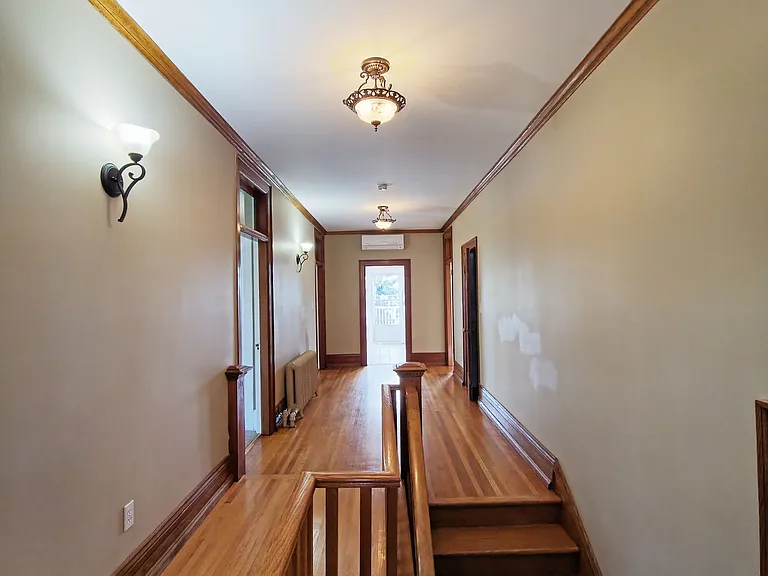 1110 Simcoe St S #2 — Photo 11