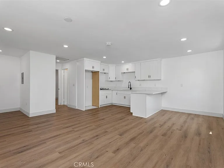 24543 Penfield St — Photo 8