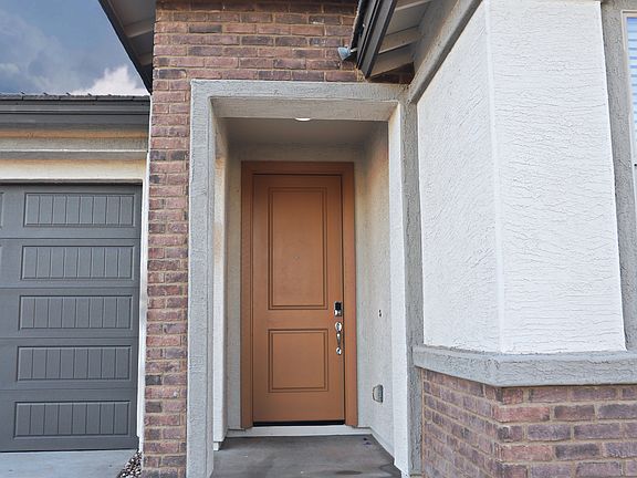 4th image of 977 W Finch Dr