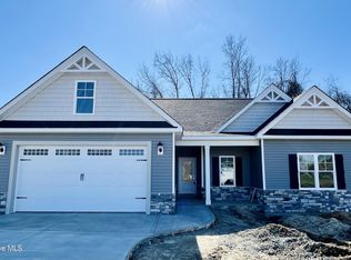 400 Creeks Edge Dr, Pikeville, NC 27863