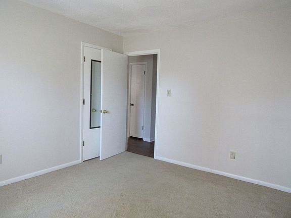 4th image of 218 Yaupon Dr