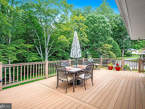 3rd image of 404 Sassafras Ct