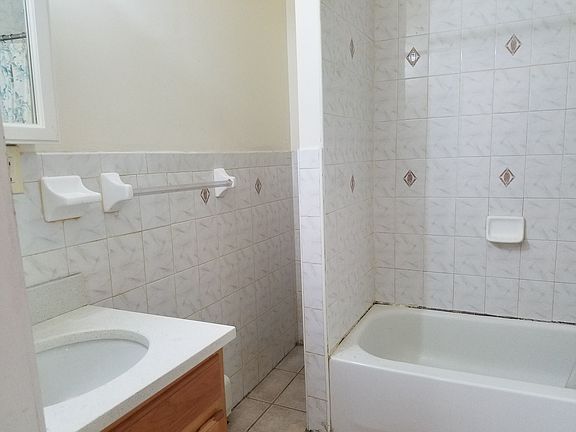 3rd image of 203 Kosciuszko St APT 3